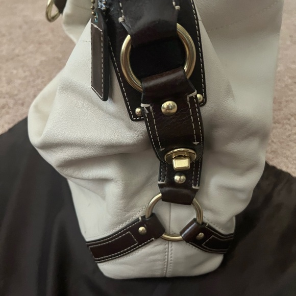 Coach bag with gold hardware - Picture 3 of 15